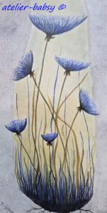 Mauerblümchen II. Aus alten, spröden Mauerwerk entspringen diese zarten, blauen Blümchen. Auf Leinwand gemalt.